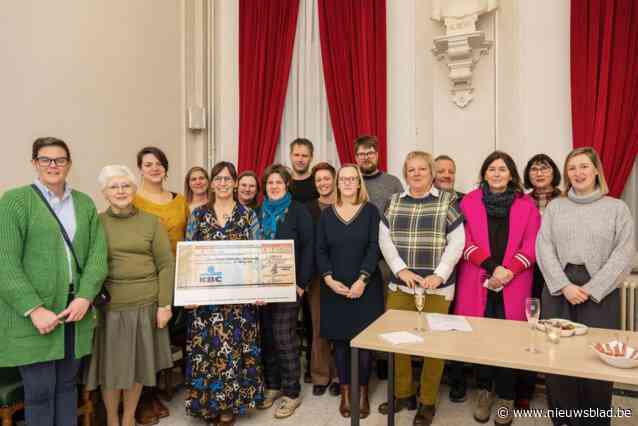 Raamtekeningen leveren geld op voor schoolkinderen in nood