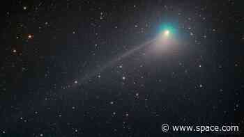 Comet C/2022 E3 (ZTF) shines bright while closest to the sun in gorgeous photo