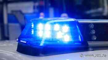 Fußgängerin auf der Straße: Zwei Verletzte nach Auffahrunfall zwischen Zöllnitz und Laasdorf