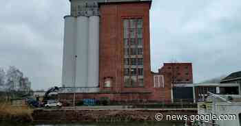 IN BEELD. Lostoren, kade en loopbrug volledig geruimd - Het Laatste Nieuws