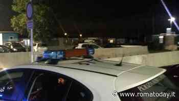 Incendio a Castel Romano: baracche in fiamme all'interno della baraccopoli