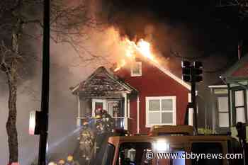 Large early-morning fire breaks out at Vancouver home, spreads to 2 others