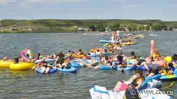 Sask. regional park now holds world record for longest line of water inflatables