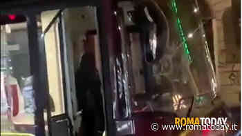 Scontro tra tram e bus a due passi da Termini