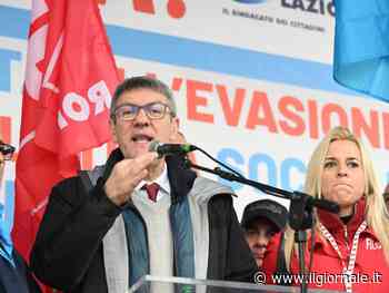 "Scendiamo in piazza". "Leggi prima il testo". Landini e Fitto litigano sull'autonomia
