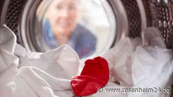 Wäsche verfärbt? Zwei Hausmittel lassen Ihre Kleidung wieder strahlen