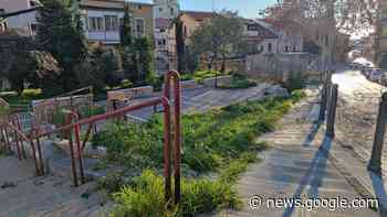 Crotone, strade ondulate e degrado in via Discesa Castello ... - CrotoneOK.it
