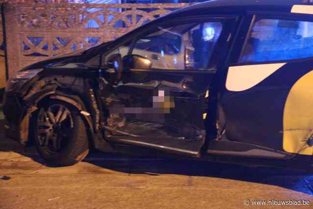 Bestuurster gewond na aanrijding op kruispunt