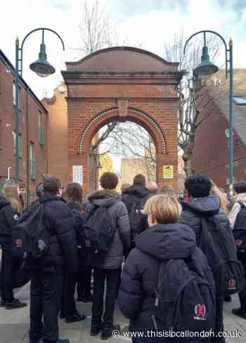 Harlow students learn about Jack the Ripper in history class