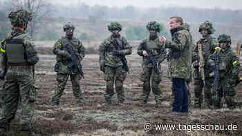 Pistorius auf Truppenbesuch: Unter Beobachtung