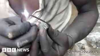 Can these rocks really power light bulbs? No, say the experts