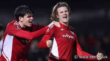 Accrington Stanley 1-0 Boreham Wood AET: Tommy Leigh penalty earns hosts Leeds United tie