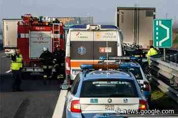 Lavoratori senza stipendio bloccano la strada a Maddaloni, due ... - Fanpage.it