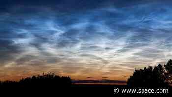 SpaceX Starlink launch spawns gorgeous dawn clouds in Florida sky