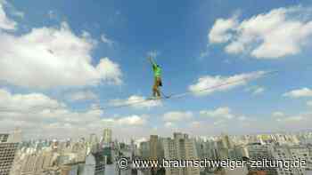 Spaziergang über den Dächern von São Paulo