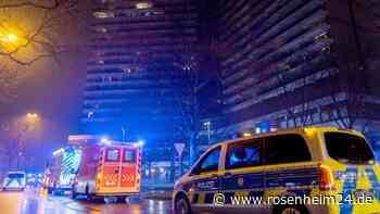 Feuer in Kölner Hochhaus: Rauch breitet sich auf mehr als 40 Stockwerken aus