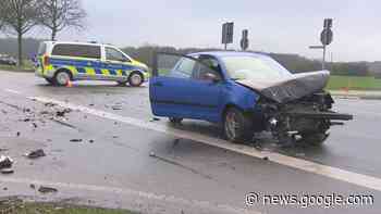 30-Jähriger nimmt Polizei-Kleinbus Vorfahrt: Fünf Verletzte - Super Tipp