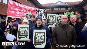 Gateshead leisure centre campaigners call for extra time - BBC