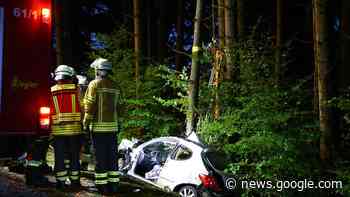Peiting/Weilheim-Schongau: 21-Jähriger prallt mit Auto gegen Baum ... - Merkur.de