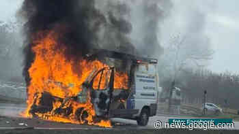 Video - Bestelwagen uitgebrand in Balen-Wezel - RTV