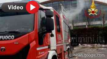 Fiamme in fiera a Rimini: a fuoco un compattatore di rifiuti. FOTO e ... - AltaRimini