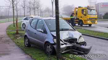 Auto rijdt boom omver op Gasstraat Oss - Kliknieuws.nl | De snelste ... - 112brabantnieuws.nl