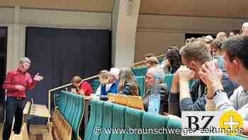 Fachkräfte – „Betriebe könnten ein Studium finanzieren “