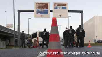Blockade am Flughafen BER: Aktivisten droht Geldstrafe