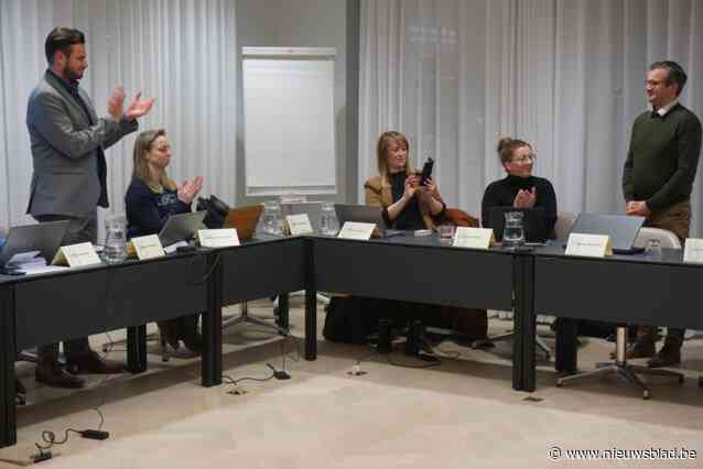 GEMEENTERAAD. Burgemeester Pelt hekelt: “Sluiting via de media moeten vernemen”