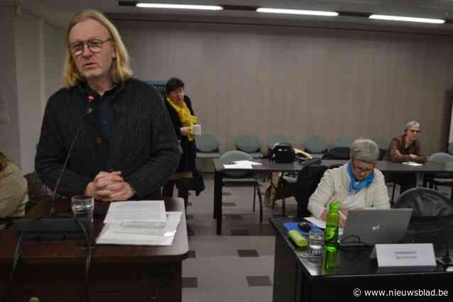 Buurtbewoner Frank (61) betreurt dat bomen en struiken in grote groenzone werden gerooid: “Dit is een illegale kaalslag”