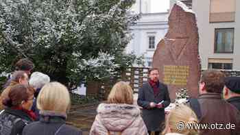 Gedenken und Blumen am Jenaer Heinrichsberg