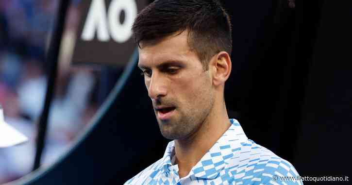 In posa tra i tifosi e la bandiera di Putin, Djokovic difende il padre: “Non sostiene la guerra”