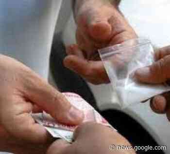 Chieri. Spinello prima di scuola. Segnalati in cinque, sequestrati due ... - CentoTorri