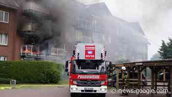 Feuer in Barmstedt: Wohnung und Balkon stehen in Flammen - shz.de