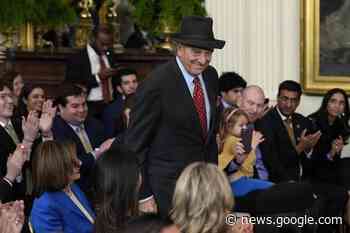 Video shows struggle for hammer during Pelosi attack - Prince George Citizen