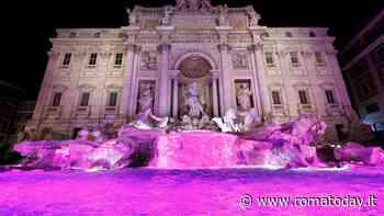 La Fontana di Trevi si tinge di rosa: parte il countdown per il Giro d'Italia