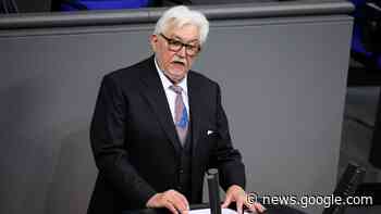 Queerer Aktivist Schirdewahn aus Mannheim spricht im Bundestag - SWR Aktuell