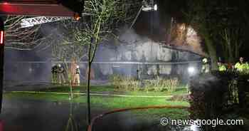 Grote brand legt kippenschuur in Hellendoorn in de as - De Stentor