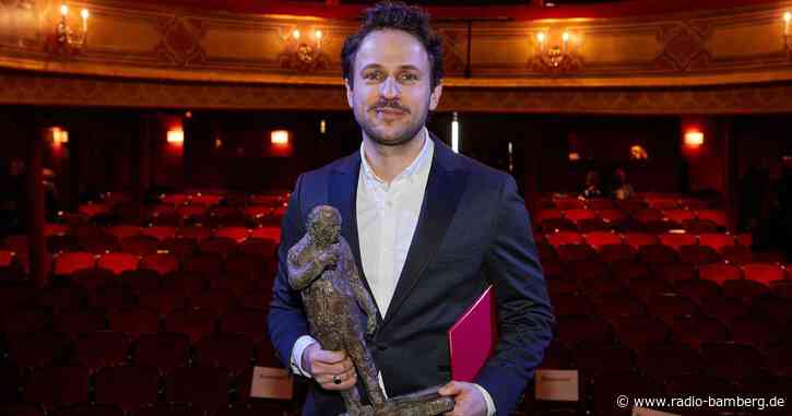 Dimitrij Schaad erhält Ulrich-Wildgruber-Preis