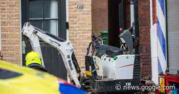 Bestuurder mini graafmachine raakt bekneld in steegje in Roosendaal - Het Laatste Nieuws