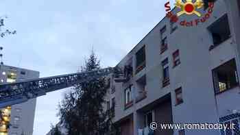 Incendio alle case popolari: evacuate 10 persone. Quattro intossicati