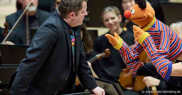 Ernie und Bert singen in der Elbphilharmonie
