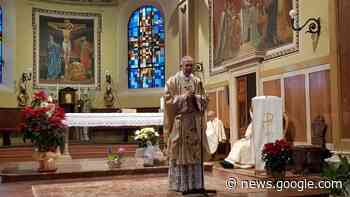 Il vescovo di Tortona Guido Marini nella messa dedicata ai giornalisti: “Parole di verità e amore” - La Stampa