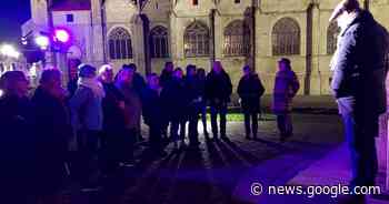 De twintigste gedichtenwandeling leidde de poëzieliefhebbers ... - Het Laatste Nieuws