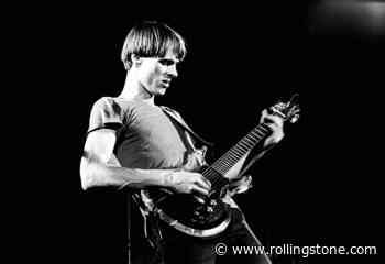 Tom Verlaine, Singer and Guitarist of Punk Legends Television, Dead at 73