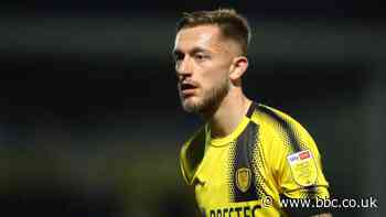 Charlie Lakin: Doncaster sign midfielder on loan from Burton Albion