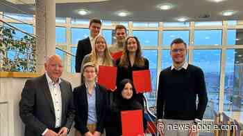 Gratulation an die frisch ausgelernten Kollegen der Sparkasse Bad ... - hna.de