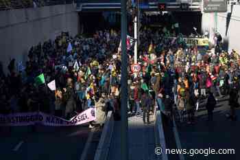 Climate activists block main road into The Hague - Hackney Gazette