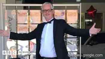 Bromley: Man jailed for killing father, 52, in knife attack - BBC