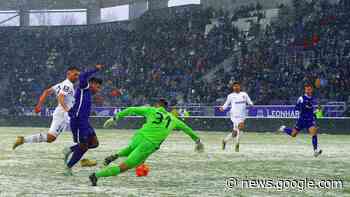 Fußball im Schneegestöber: Aue fertigt Bayreuth ab - Sportschau